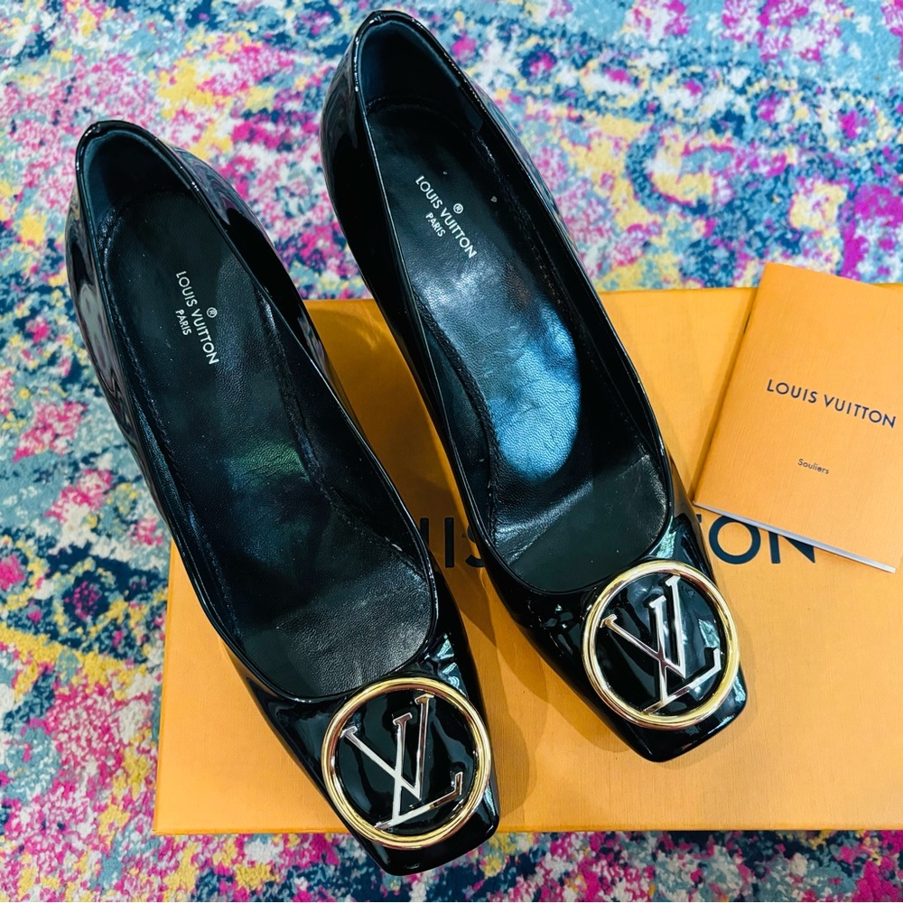 Beautiful barely worn black patent leather Louis Vuitton block heel pumps